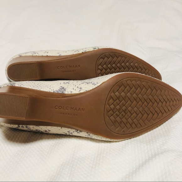 New Cole Haan Soft Wedges 9 - Picture 4 of 7